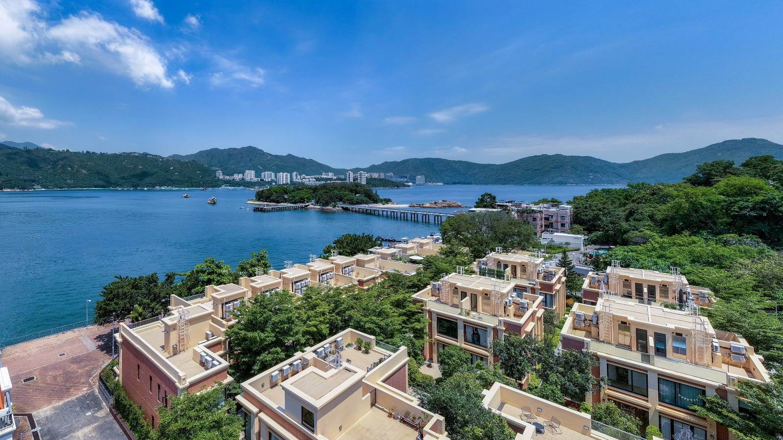 宝翠湾1号临海而建,提供市区难求的高私隐度生活。