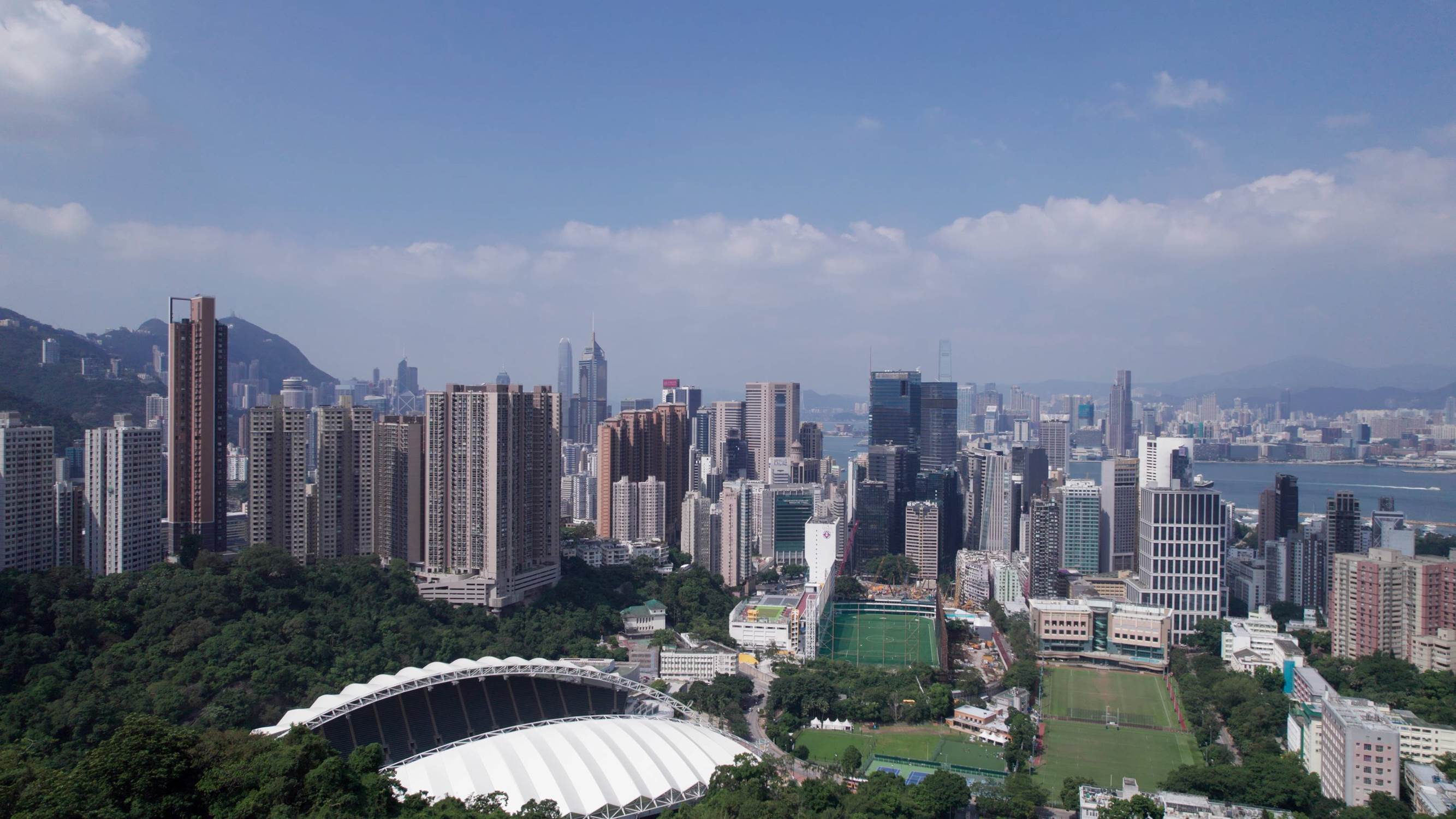 峻譽‧渣甸山單位景觀以大球場及維港海景為主。