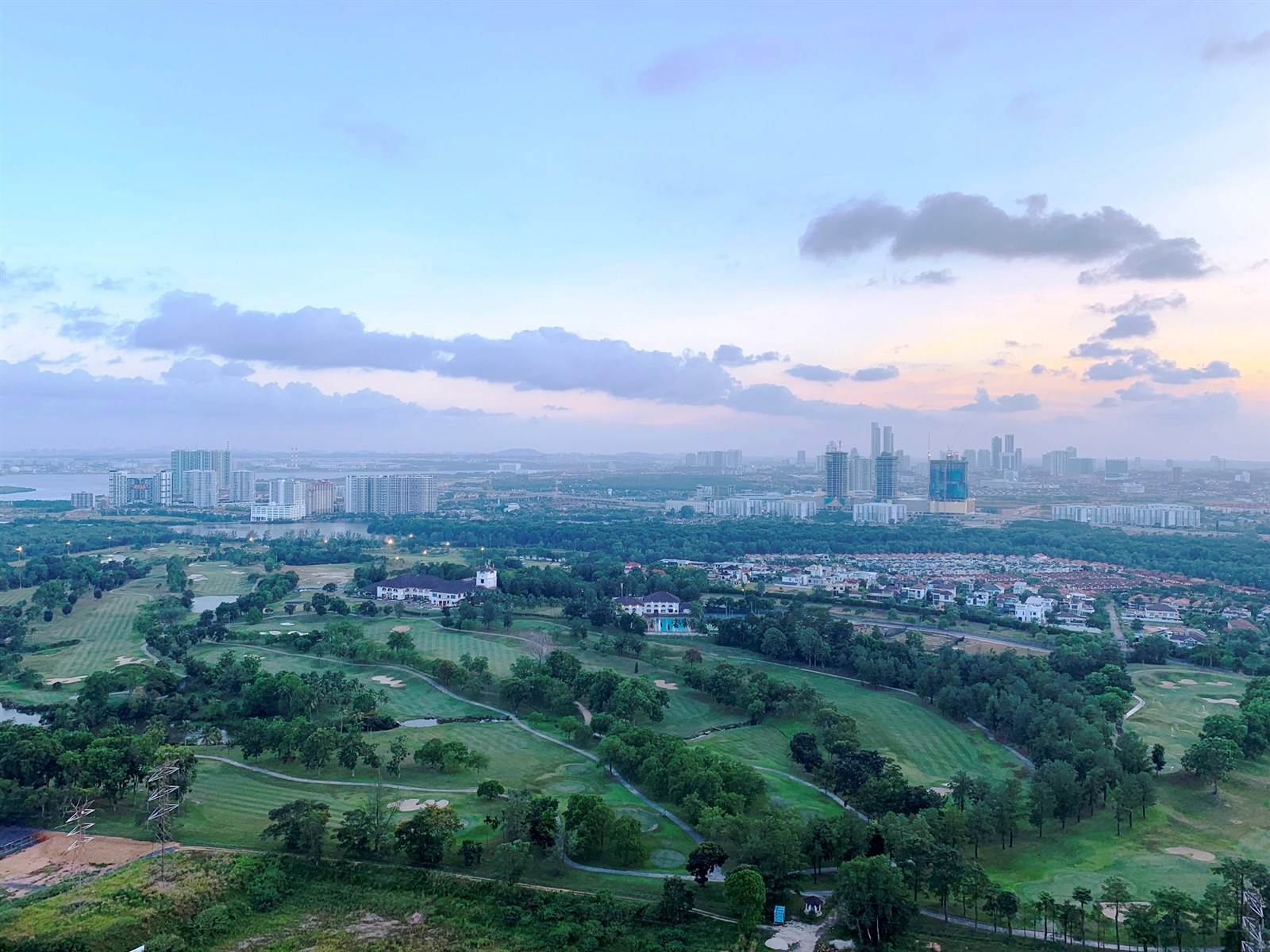 港人购马来西亚新山Molek Regency 1500方呎单位连2个车位港币约$180万| 地产新闻| 中原地產