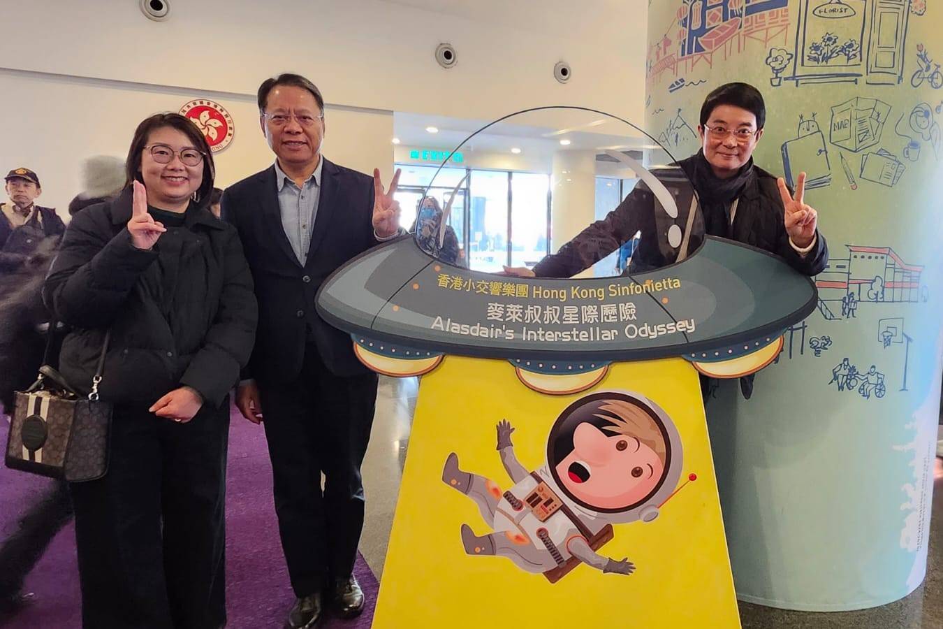 中原薈創會會長黃偉雄(左二)也與其他中原薈籌委成員一同捧場。