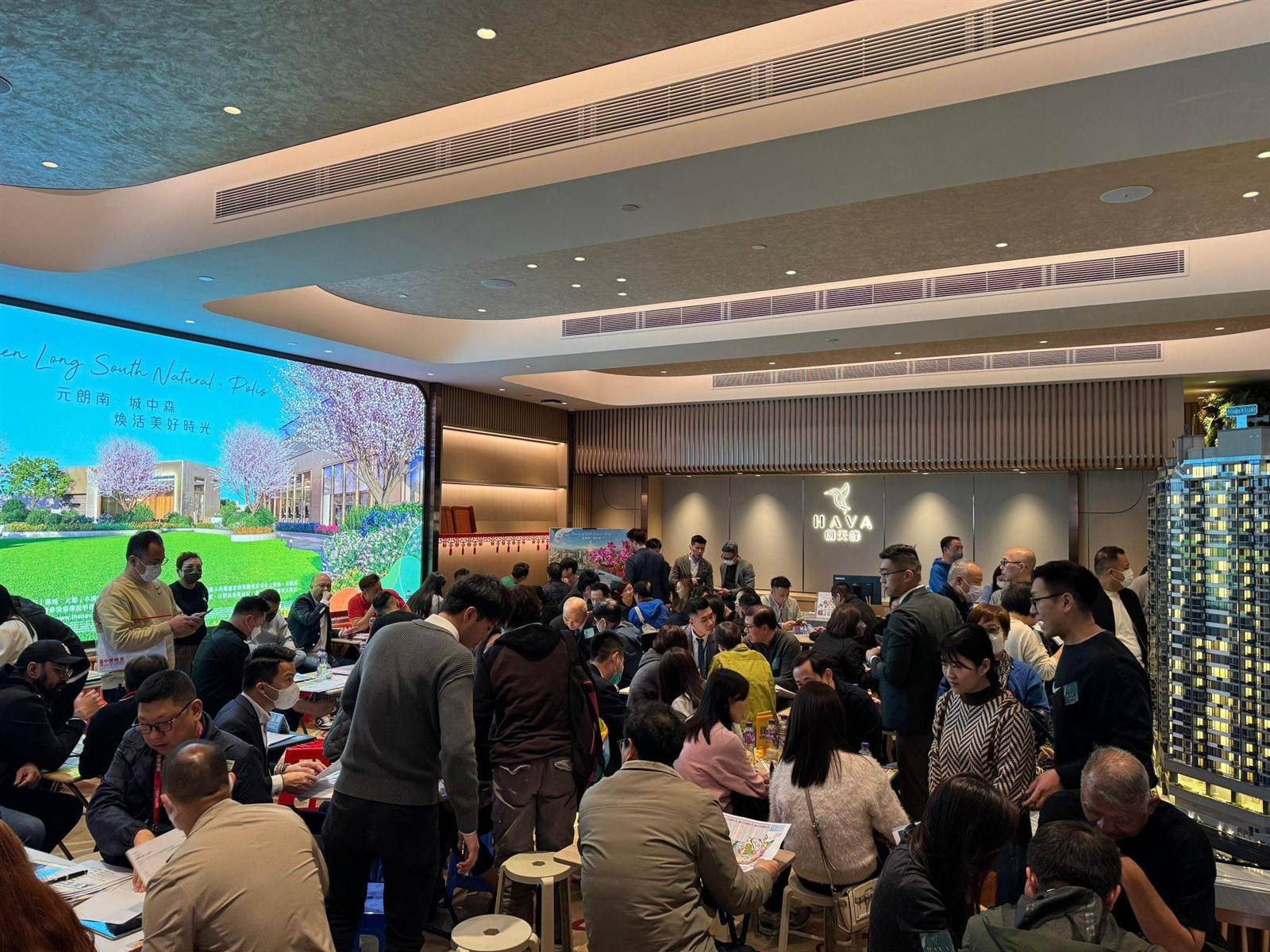 朗天峰參觀反應持續熱烈,發展商表示對入票反應及參觀人次感到滿意。