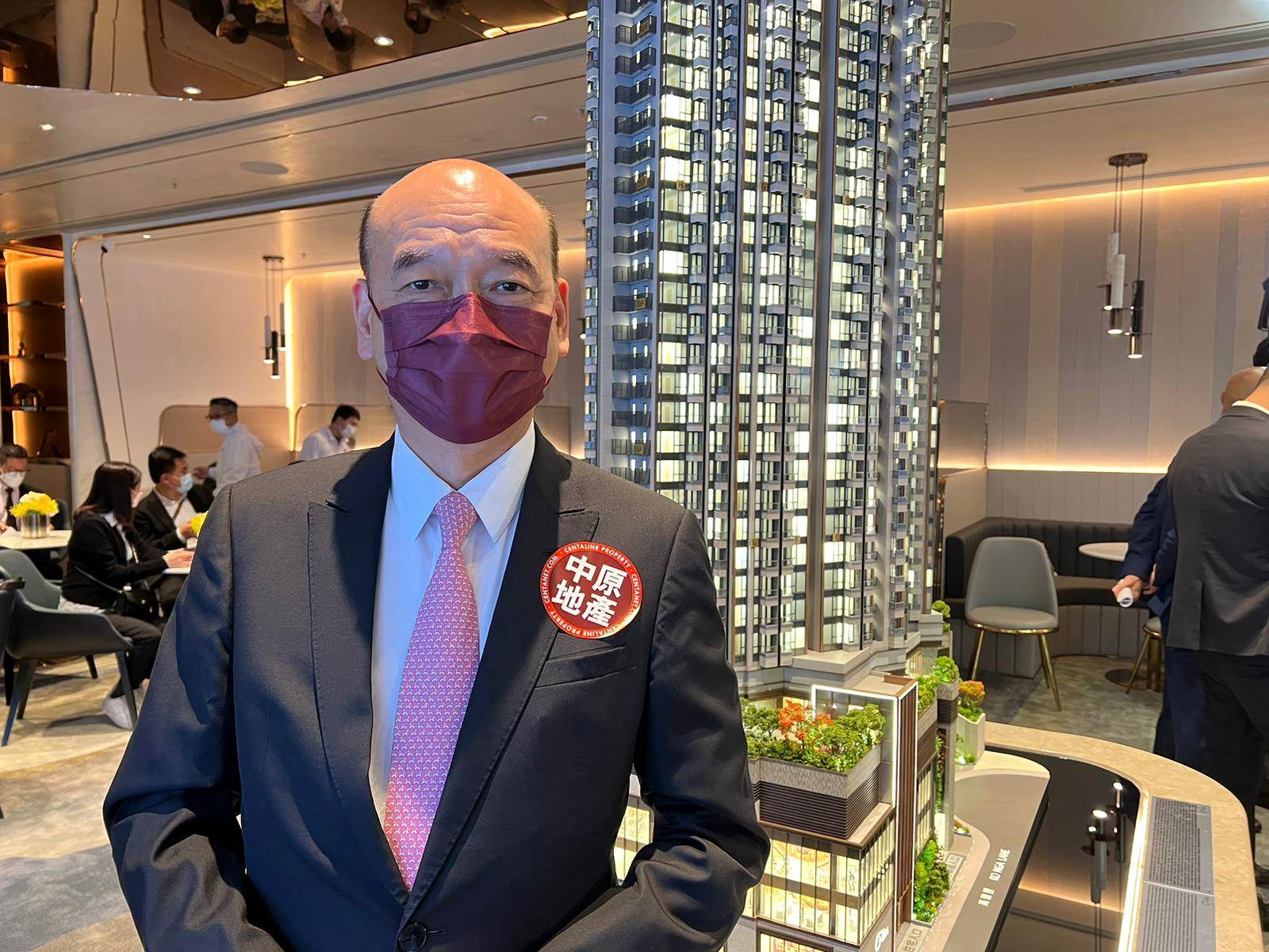 中原陳永傑表示,朗譽開價吸引,較同區二手約有15%折讓,可以「九龍盤新界價」作形容。