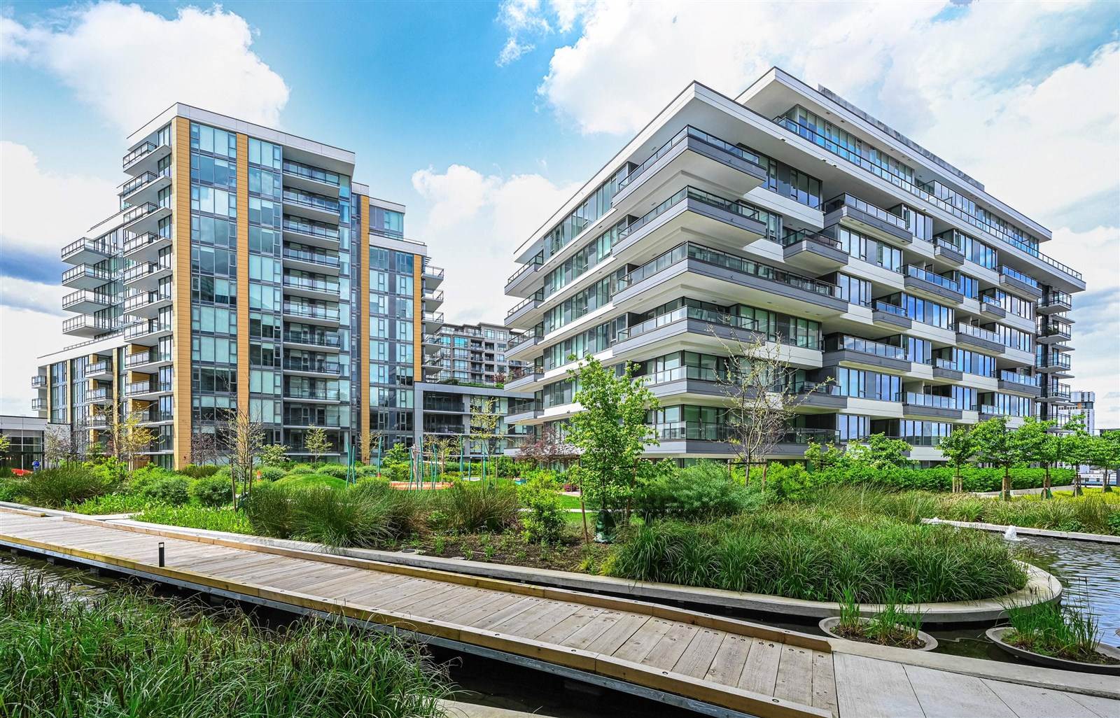 加拿大列治文市中心天车地铁沿线大型屋苑ViewStar 下周末香港展销呎价港币7千余元起| 地产新闻| 中原地產