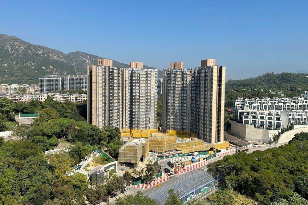飛揚兩期已拆棚,全新第2期(右邊兩座)涉400伙,即將開售。