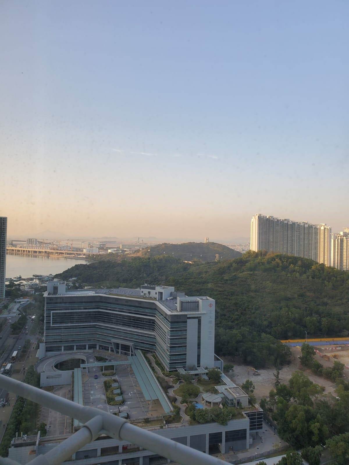 裕泰苑樓齡新之餘,部分單位享機場一帶海景。